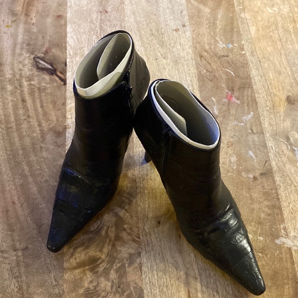 Brand new heels, size 7 leather shoes. - Picture 1 of 5